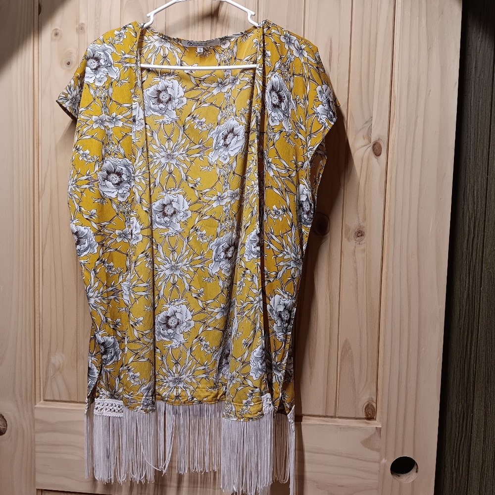 Everlasting Love Floral Fringe Kimono  EUC